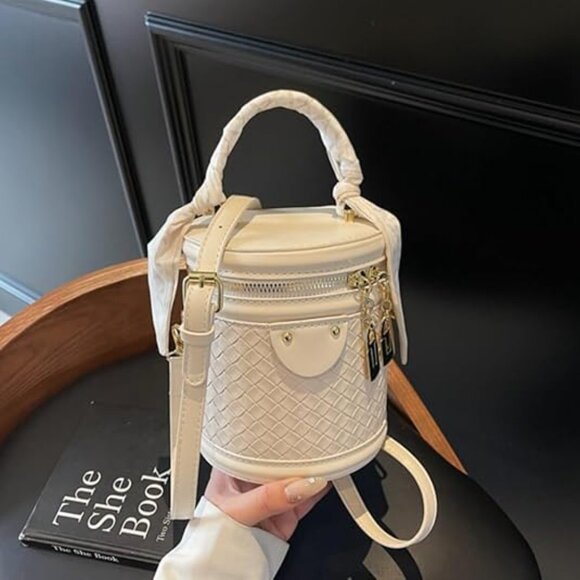 Neiman Marcus Equestrian White Vegan Leather Bucket Bag - Picture 4 of 6